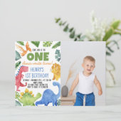 Leuke dinosaurussen jongen verjaardag uitnodiging (Staand voorkant)