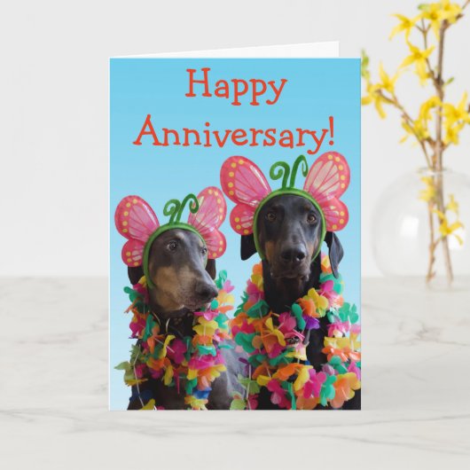 Leuke Doberman het paarverjaardag van de Kaart (Gele Bloem)