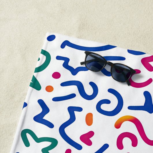 Leuke doodle kleurrijke levendige vormen strandlaken (In situ)