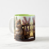 Leuke Eekhoorn op een Trein Gepersonaliseerd Tweekleurige Koffiemok (Voorkant links)
