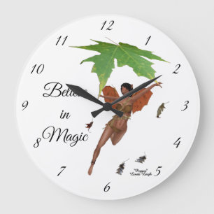 Leuke fee met bruine vleugels wandklok