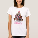 Leuke foto Vrolijk Kerstmis Roze Kerstmis T-shirt<br><div class="desc">Leuke roze & diepe paarse kerstboom gemaakt met uw eigen keuze van persoonlijke foto's maken dit budget vakantie t-shirt perfect voor uw vakantie garderobe. "Merry Christmas" fancy script & typografie in coördinerende kleuren van fotolijsten. feestelijke roze glitterster bovenop deze fotoboom maakt dit zoete T-shirt af. Krijg al je bijpassende T-shirts...</div>