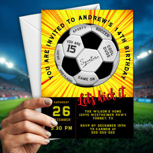 Leuke gele aangepaste tekst op voetbal verjaardag kaart