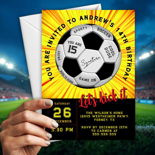 Leuke gele aangepaste tekst op voetbal verjaardag kaart