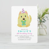 Leuke gele kat kinderen verjaardagsfeestje kaart (Staand voorkant)