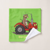 Leuke gelukkige koe die een rode tractor bestuurt bad handdoek (Wasdoekje)