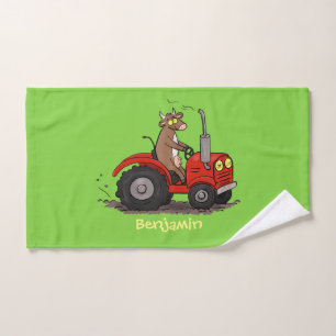 Leuke gelukkige koe die een rode tractor bestuurt  bad handdoek