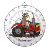 Leuke gelukkige koe die een rode tractor bestuurt dartbord (Voorkant)