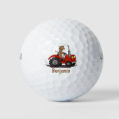Leuke gelukkige koe die een rode tractor bestuurt  golfballen (Voorkant)