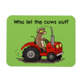 Leuke gelukkige koe die een rode tractor bestuurt  magneet (Horizontaal)