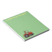 Leuke gelukkige koe die een rode tractor bestuurt  notitieblok (Schuin)