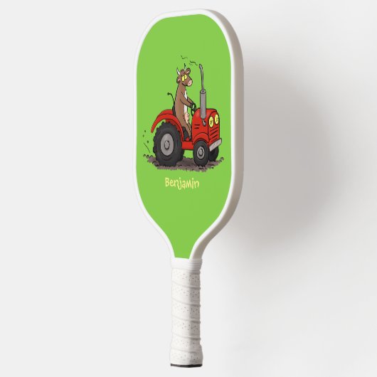 Leuke gelukkige koe die een rode tractor bestuurt pickleball paddle (Links)