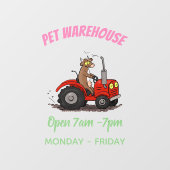 Leuke gelukkige koe die een rode tractor bestuurt  raamsticker (Vel)