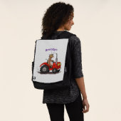 Leuke gelukkige koe die een rode tractor bestuurt  rugtassen (Gedragen)