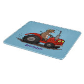 Leuke gelukkige koe die een rode tractor bestuurt  snijplank (Hoek)