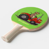 Leuke gelukkige koe die een rode tractor bestuurt  tafeltennisbatje (Voorkant Gekanteld)