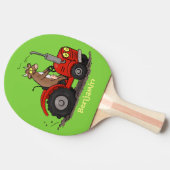 Leuke gelukkige koe die een rode tractor bestuurt  tafeltennisbatje (Zijkant)