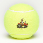Leuke gelukkige koe die een rode tractor bestuurt  tennisballen (Achterkant)