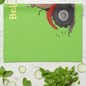 Leuke gelukkige koe die een rode tractor bestuurt  theedoek (Gevouwen)