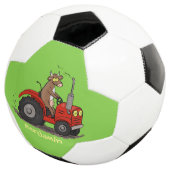 Leuke gelukkige koe die een rode tractor bestuurt  voetbal (Drie kwart)