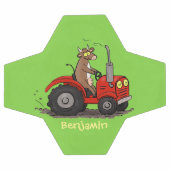 Leuke gelukkige koe die een rode tractor bestuurt  voetbal (Enkel)