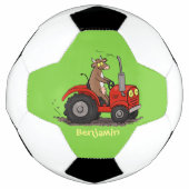 Leuke gelukkige koe die een rode tractor bestuurt  voetbal (Voorkant)