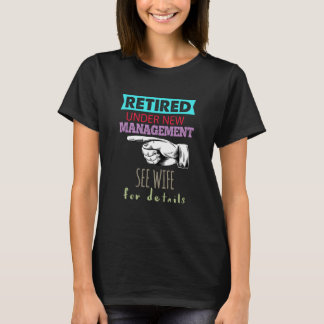 Leuke Gepensioneerde Mannen Onder De Vrouw Voor De T-shirt