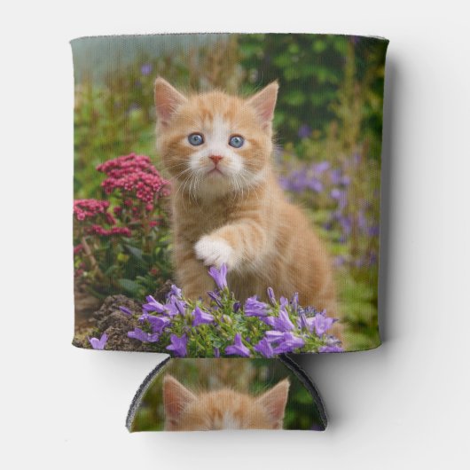 Leuke Ginger Kat Kitten in een Tuin, Grappige Bawd Blikjeskoeler (Voorkant)
