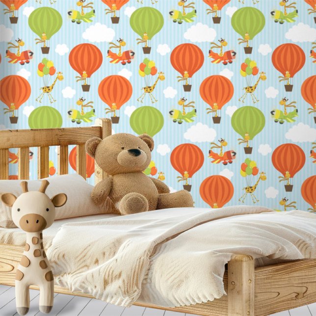 Leuke Giraffe in luchtballonnen en vliegtuigpatroo Behang (Fun Giraffe in Air Balloons and Planes Pattern Wallpaper by Ricaso. Children's bedroom decor)