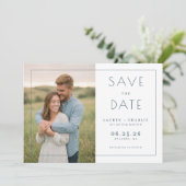 Leuke groene minimalistische foto save the date (Staand voorkant)