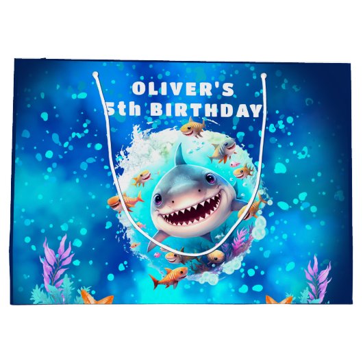 Leuke Haai Jongen Verjaardag Blauwe Naam Gift Bag Groot Cadeauzakje (Achterkant)