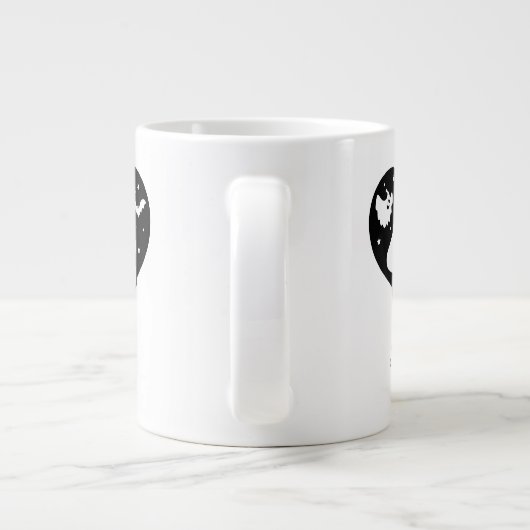 Leuke Halloween spook met hart en vleermuis Grote Koffiekop (Achterkant)