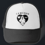 Leuke Halloween spook met hart en vleermuis Trucker Pet<br><div class="desc">Leuke Halloween spook met hart en vleermuistrucker hoed</div>