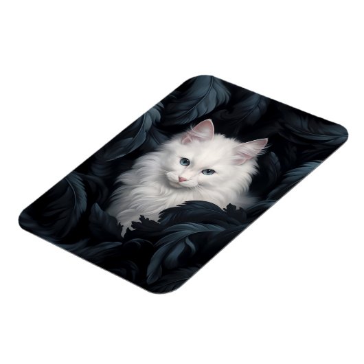 Leuke harige witte kat die tussen de bladeren zit magneet (Linkerzijde)