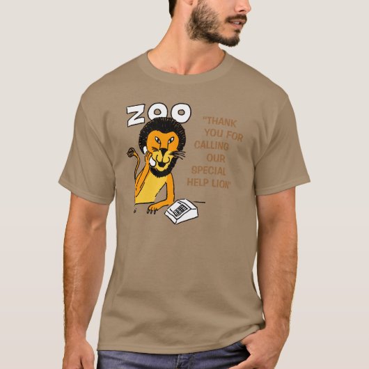 Leuke Help-Lion in de Cartoon van een dierentuin.  T-shirt (Voorkant)