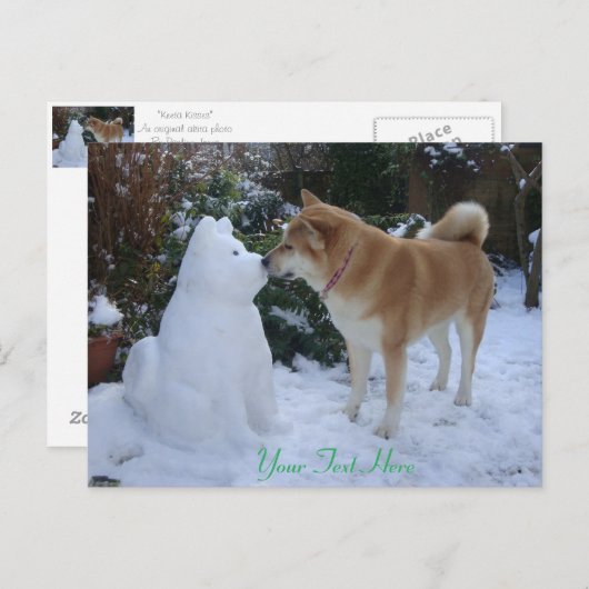 Leuke hond kussen sneeuwpop sneeuwscène bij Kerstm Briefkaart (Voorkant / Achterkant)