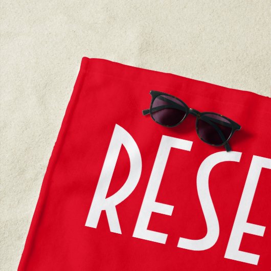 Leuke humor rode strandlaken (In situ)