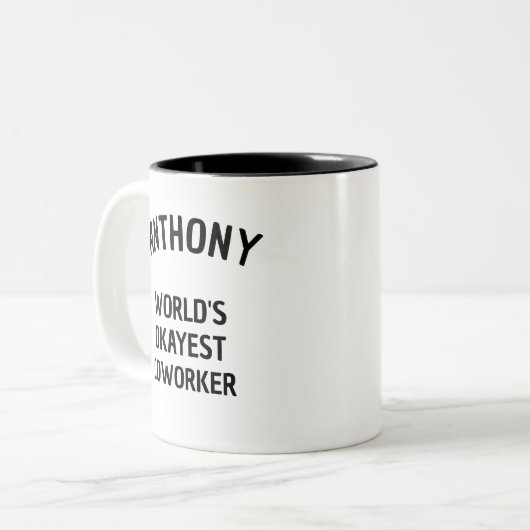 Leuke Humor World's Okayest Coworker aangepaste te Tweekleurige Koffiemok (Voorkant links)