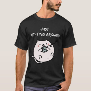 Leuke kat gewoon kitting rond een pratend Kat T-shirt