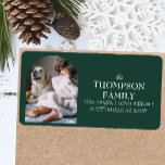 Leuke Kerst Familie Foto Retouradres Mailing Etiket<br><div class="desc">Maak uw vakantie mail opvallen met onze grote smaragd groen en wit plezier kerst familie foto terug adres mailing label. Dit in het oog springende label heeft een feestelijke smaragdgroene achtergrond en heldere witte details, waardoor uw favoriete familiefoto perfect wordt ingelijst voor een charmant vakantiegevoel. Het strakke, eenvoudige en minimale...</div>