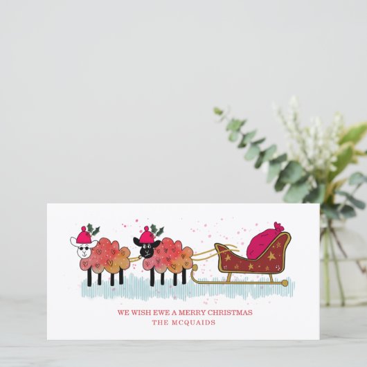 Leuke kerst schapen trekken santas slee feestdagenkaart (Staand voorkant)