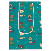 Leuke kerst vakantie honden op sledes patroon medium cadeauzakje (Achterkant)