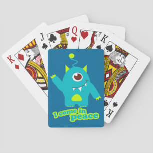 Leuke kids alien in vrede spelend met kaarten
