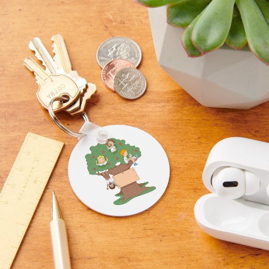 Leuke Kinder spelen in Apple Tree Sleutelhanger