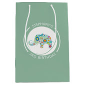 Leuke kleurrijke bloemen olifant monogram medium cadeauzakje (Voorkant)