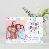 Leuke kleurrijke geesten maken Heldere Kerstfoto Feestdagenkaart (Staand voorkant)