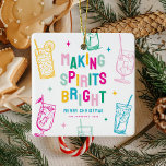 Leuke kleurrijke geesten maken Heldere Kerstfoto Keramisch Ornament<br><div class="desc">Verfris de jouwe of een kerstboom van vrienden met dit leuke moderne gepersonaliseerde kerstornament. Het ontwerp is voorzien van kleurrijke letters met de tekst 'Making Spirits Bright', versierd met handgetekende cocktails en sterren. Gewoon aanpassen van het seizoen begroeting, naam en jaar. Aan de andere kant kun je een foto van...</div>