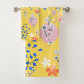 Leuke kleurrijke retro bloemen l Geel Bad Handdoek (Insitu)