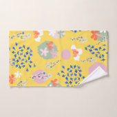 Leuke kleurrijke retro bloemen l Geel Bad Handdoek (Handdoek)
