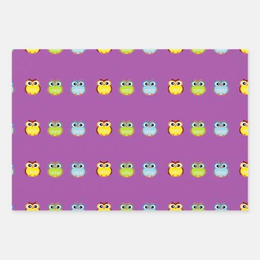 Leuke kleurrijke uilen op paarse inpakpapier vel (Voorkant)